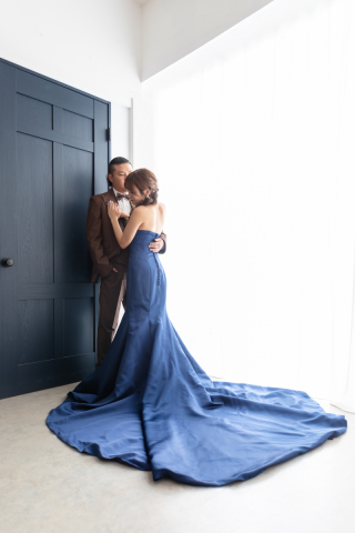 幻想的な光に包まれて、ドレスの形もとっても綺麗✴︎