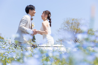 【洋装ロケーション撮影】ウエディングドレスまたはカラードレスで選べる♪打合せ当日のご成約で土日祝日料金無料！