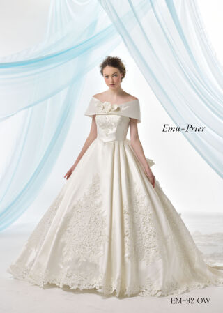 ミカド　ウエディングドレス