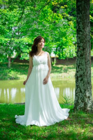 スレンダーラインのシンプルドレス