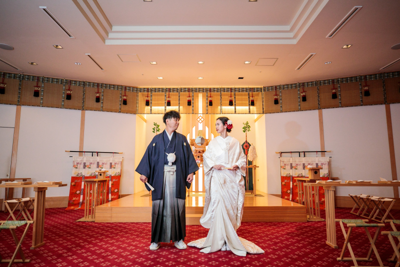 更に白無垢に着替えたら神殿『光彩』