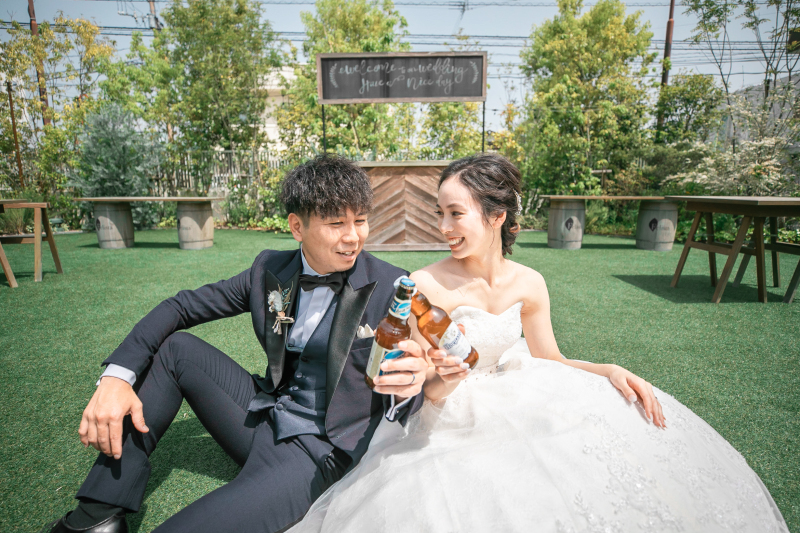 青空の下では自然な笑顔