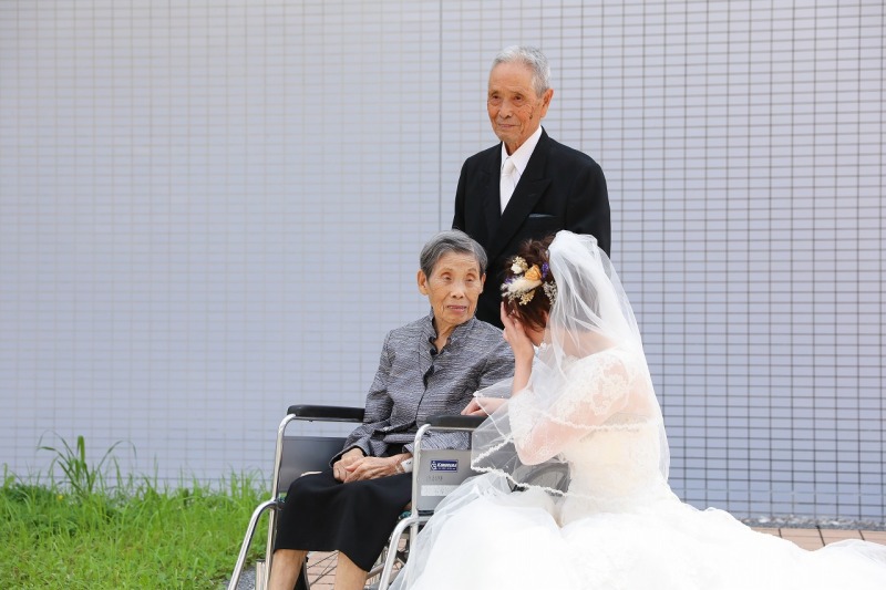 病院のお庭でおばあちゃんとご対面