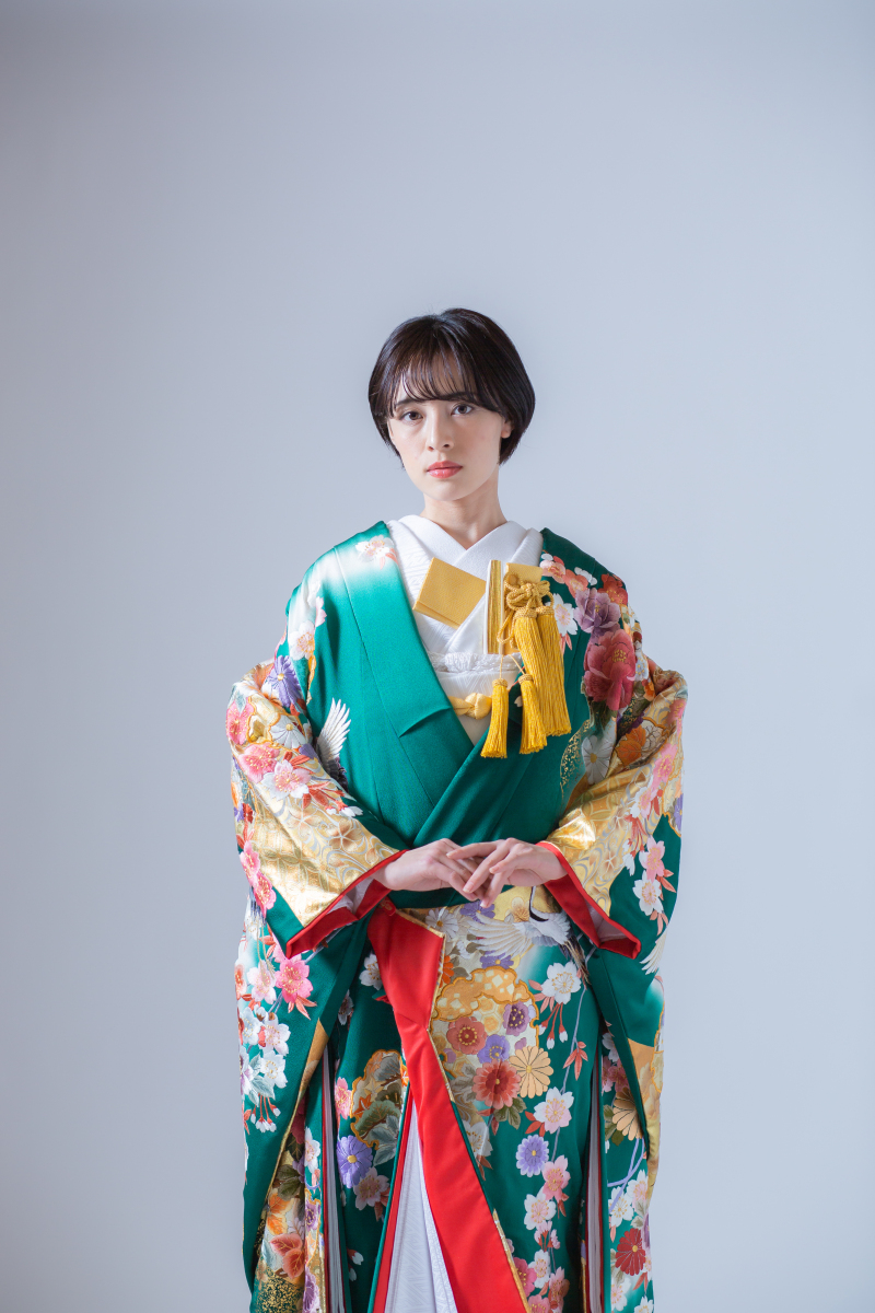 翠色に花