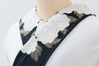 刺繍襟（黒）