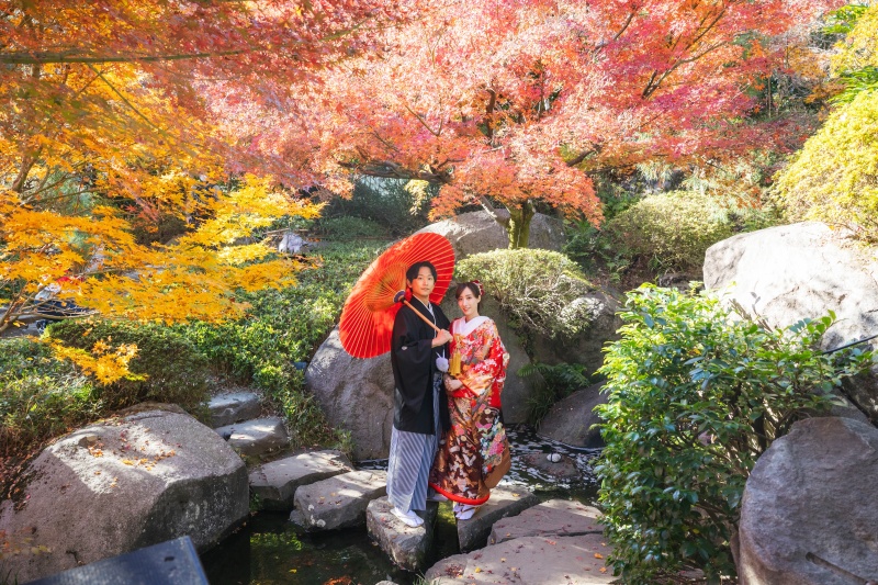 秋色に染まる庭園とお茶室で叶える和装フォトウェディング