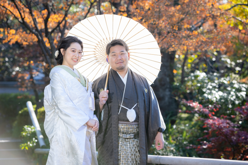 和傘の下、溢れる笑顔