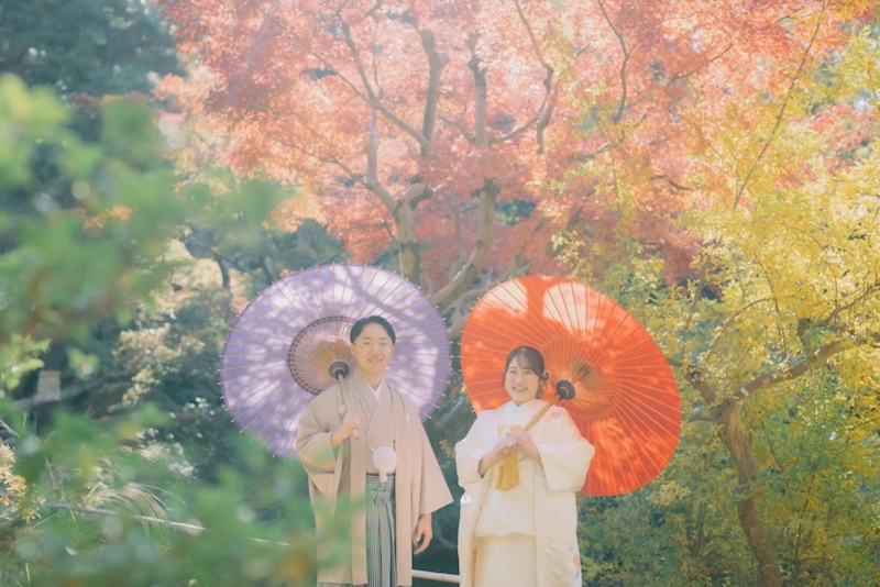 和傘を添えて華やかに