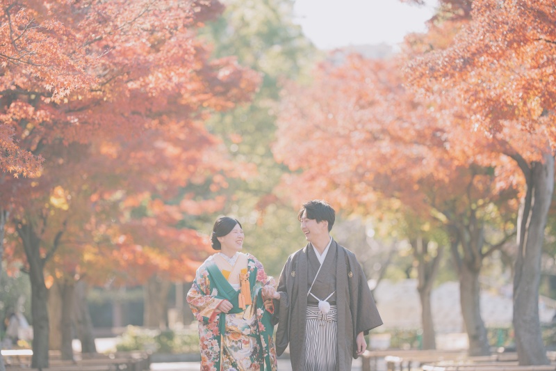 美しい紅葉に包まれる、秋の和装ロケーション撮影