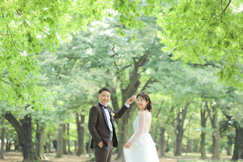 やわらかな木漏れ日の中で