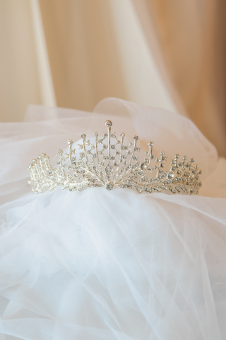 ヘッドアクセサリー（ティアラ）