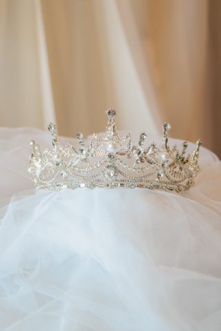 ヘッドアクセサリー（ティアラ）