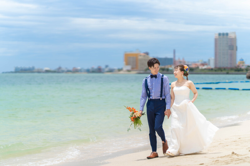 波打ち際を歩く