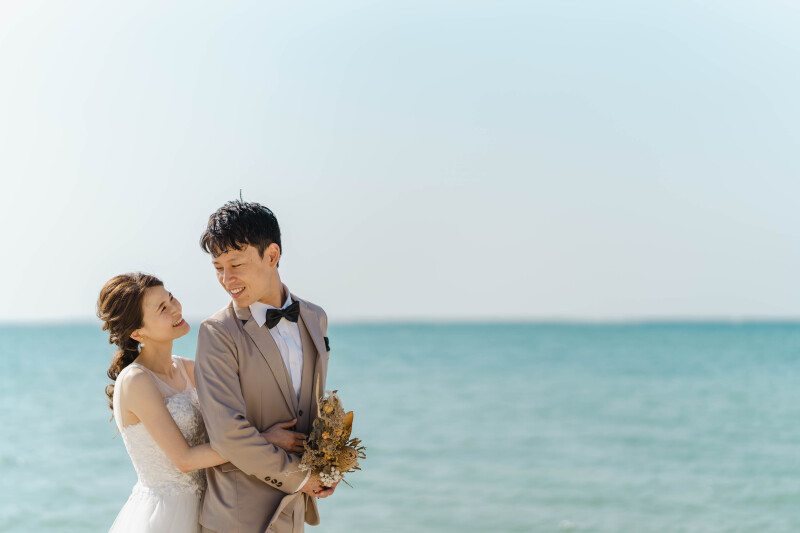 可愛いバックハグ