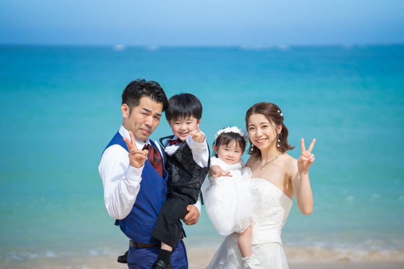 仲良し家族のウエディングファミリーフォト
