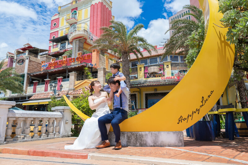 大きな月のオブジェと