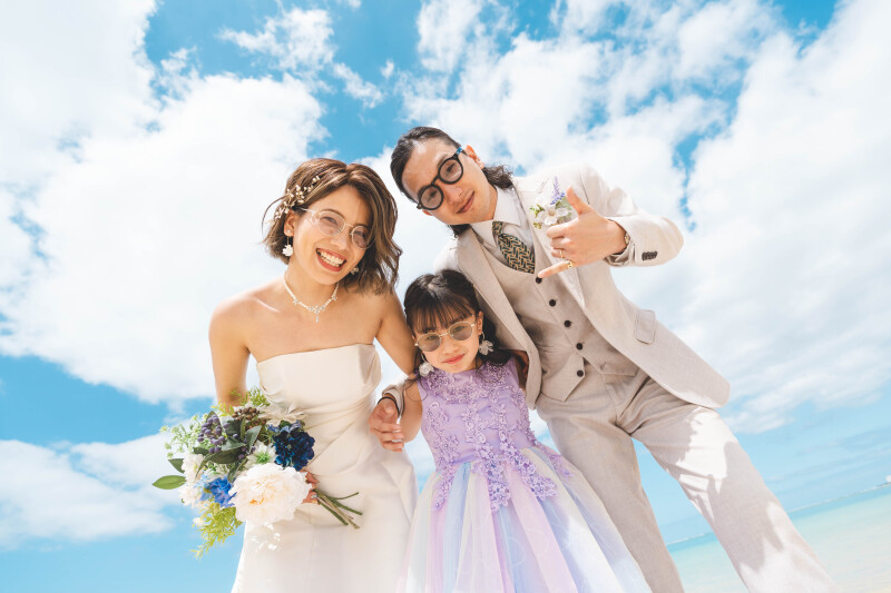 カメラを覗き込んで