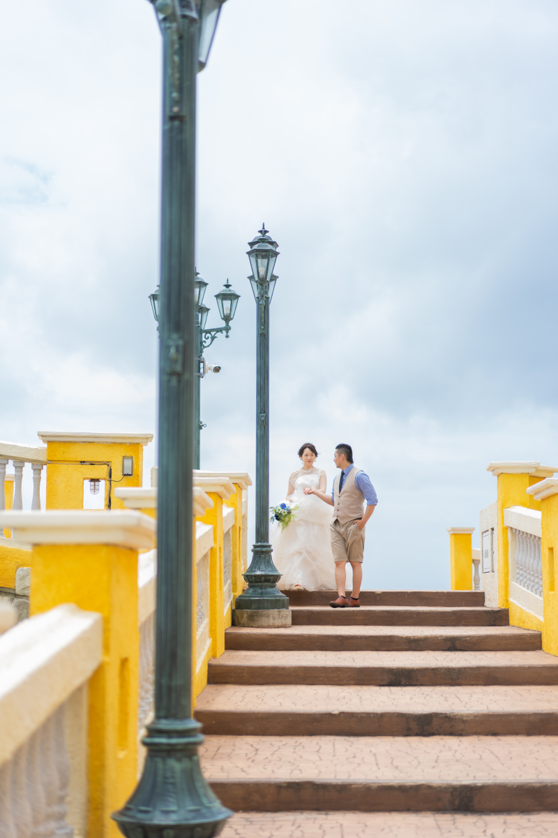 おしゃれな階段でのエスコートショット