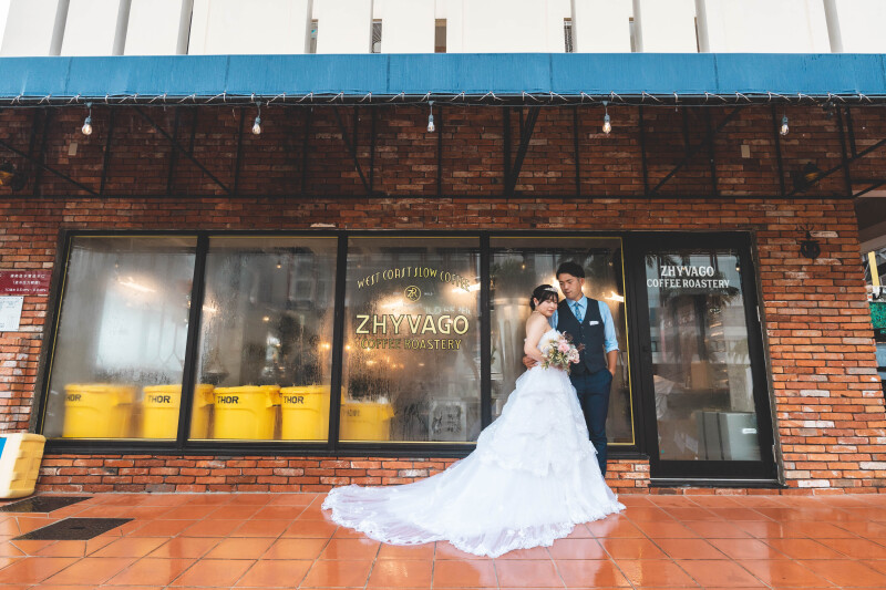 パラパラと大粒の雨が降り続く中