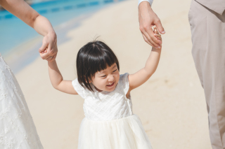 お子様も一緒にビーチフォト
