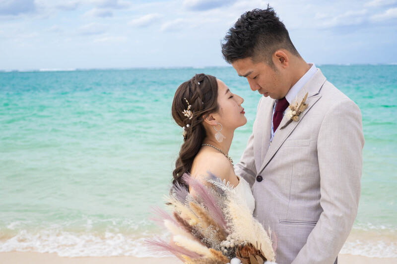 お鼻を寄せるように