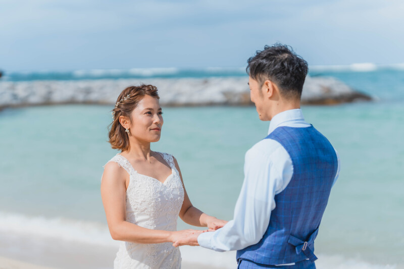 手と手を合わせて