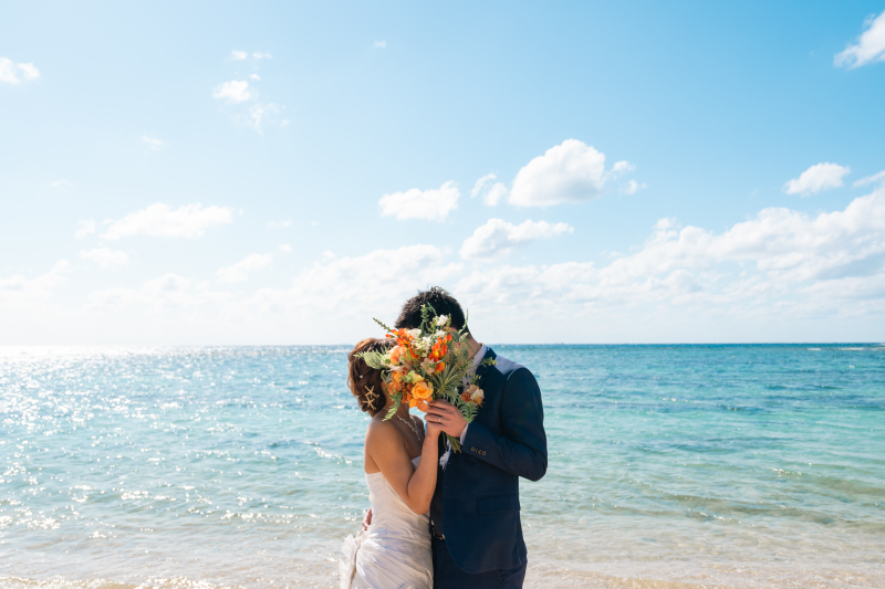 ブーケでお顔を隠して・・・