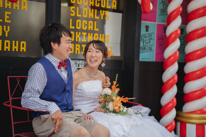 ベンチに腰掛けて