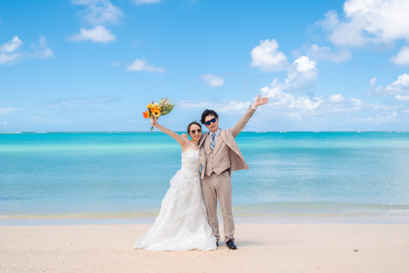 サングラスをかけて楽しくイェーイ！