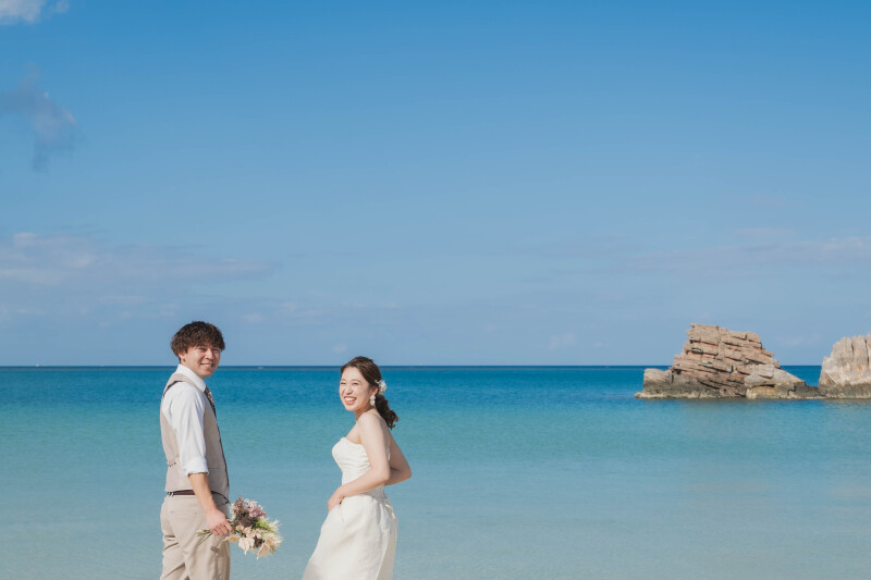 早割【1ヶ月前まで予約】平日限定プロポーズ私服フォト＋ウェディングフォト（アメリカンビレッジ＋アラハビーチ）格安59,000円！