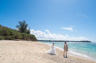 『撮影中に周りの人が気になる方・誰もいない自然の海や林の中で撮影したい方』は迷わずこのプラン！空と広い海のドローン撮影は迫力満点