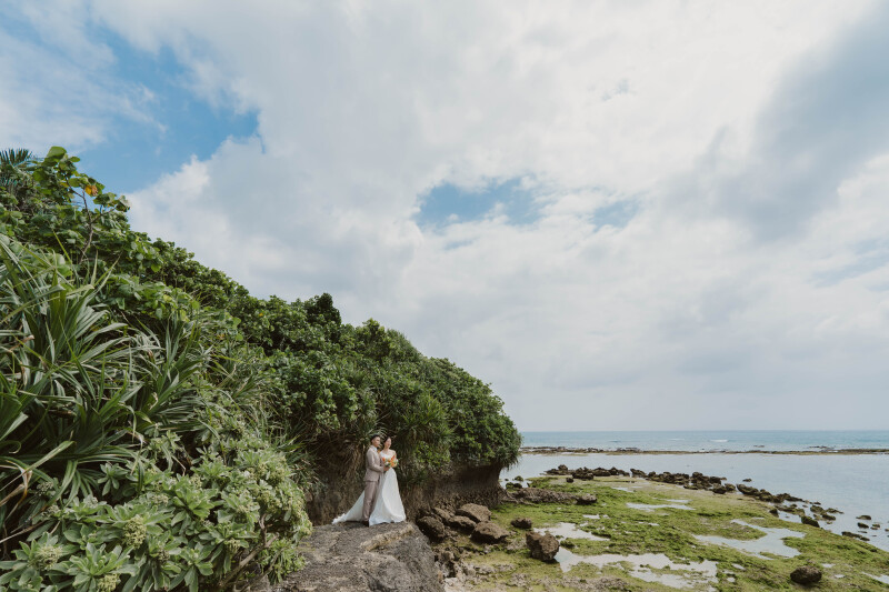 １ロケーションプラン（トグチビーチ ／赤瓦東屋・岩場・芝生）69,000円☂️雨天日程変更無料／追加料金一切なし