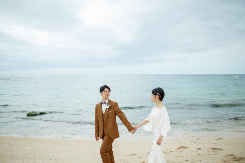 手をつないで、