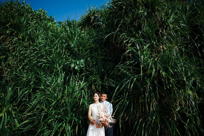 包み込むように