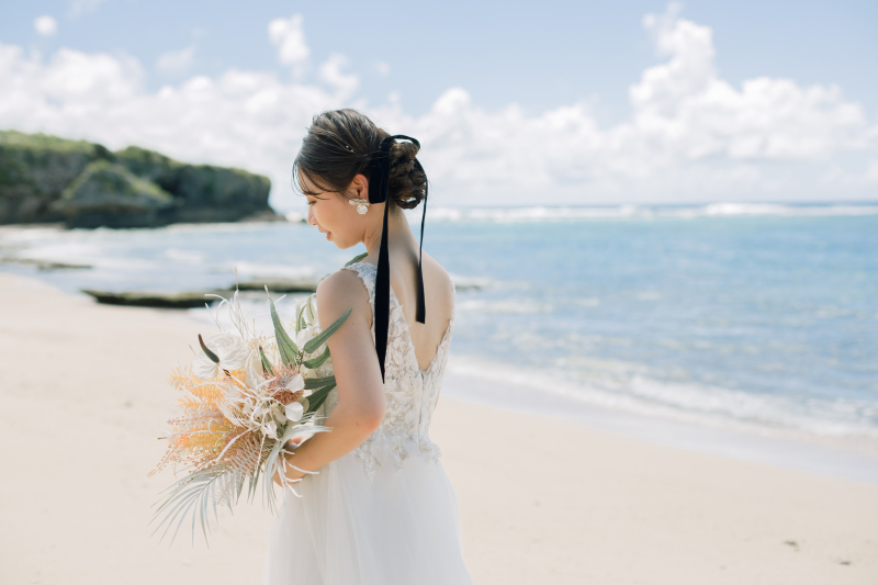 澄んだ青空をバックに