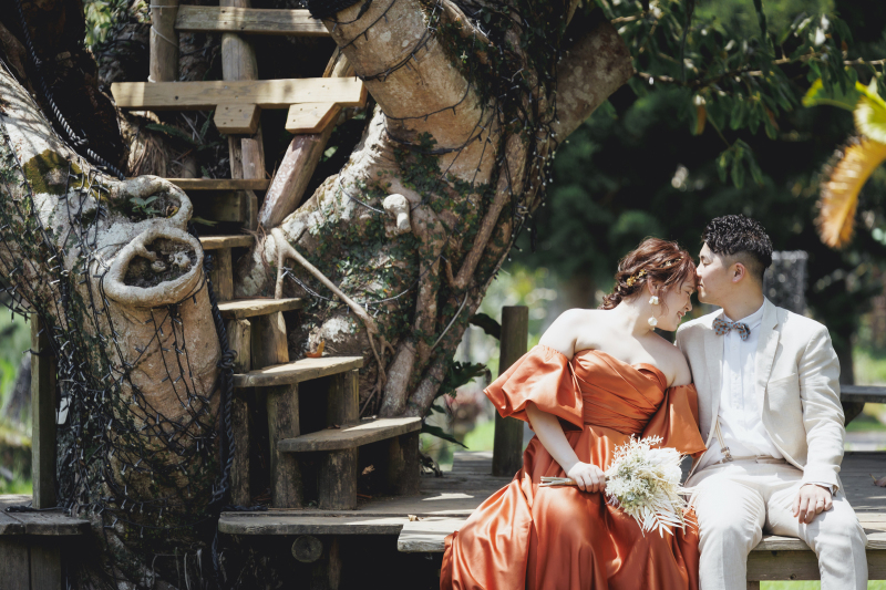 ツリーハウスの下で