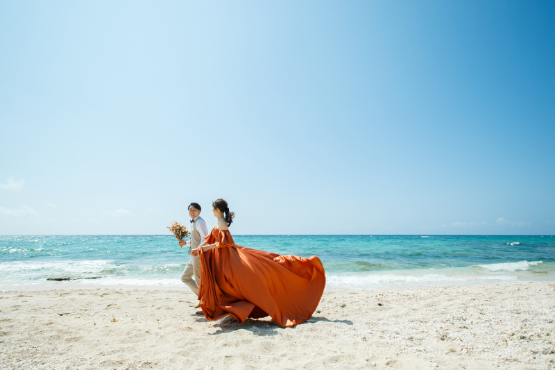 海辺で思いきり駆け出して