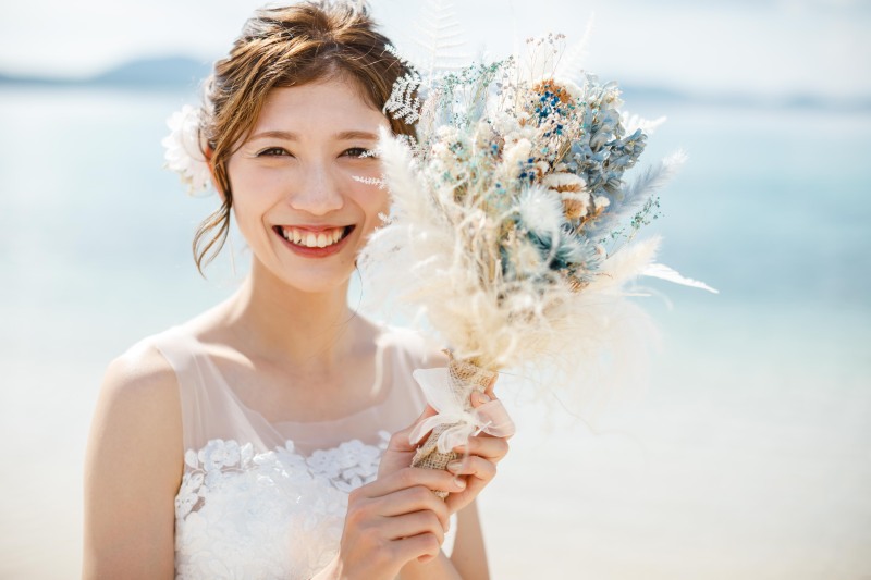 衣装とあわせてお花やアクセサリーのお持ち込みも無料