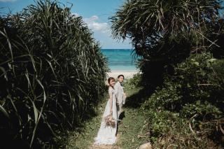 Navy Wedding_真っ白なバルーンと青空