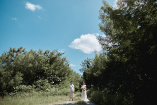 Navy Wedding_真っ白なバルーンと青空