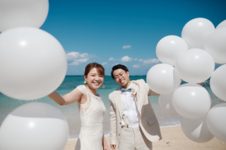 Navy Wedding_真っ白なバルーンと青空