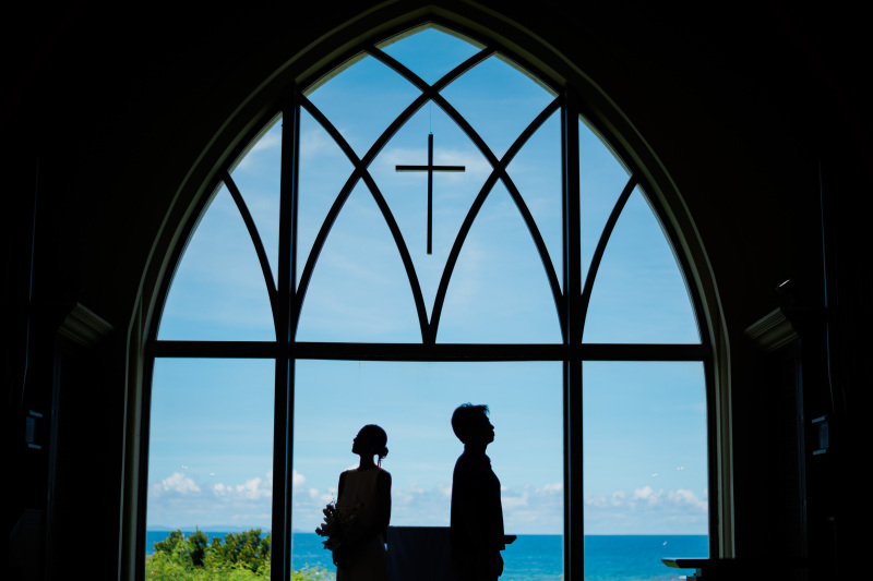 【ムービープラン+レトロモダンなチャペルフォト】フォト&ムービー|ビーチ撮影|2ロケーション|2面台紙写真つき