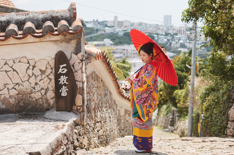 【琉装2ロケーション】スタジオと首里の石畳を巡る、歴史の面影と伝統美に触れる本格フォトプラン