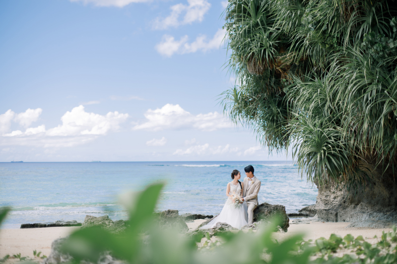 伝統の「琉装」も、憧れの「ビーチ」も。ふたりらしさを叶える欲張りフォトプラン。