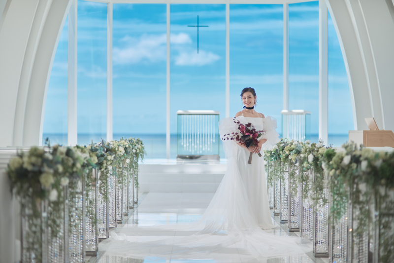 【純白のチャペルフォトプラン】ドレス・タキシード1点｜データ100カット｜ビーチ撮影つき