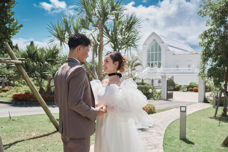 【純白のチャペルフォトプラン】ドレス・タキシード1点｜データ100カット｜ビーチ撮影つき