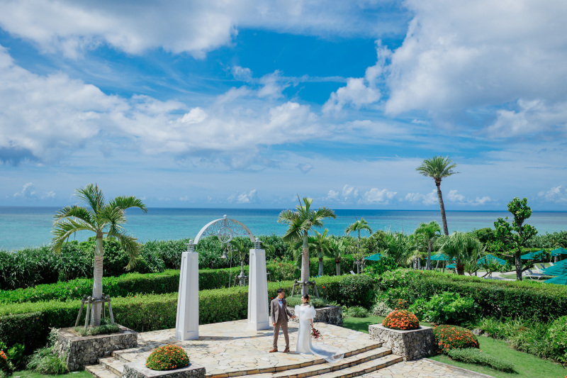 【ベーシックプラン+純白のチャペルフォト】フォトのみ|ビーチ撮影|2ロケーション|2面台紙写真つき