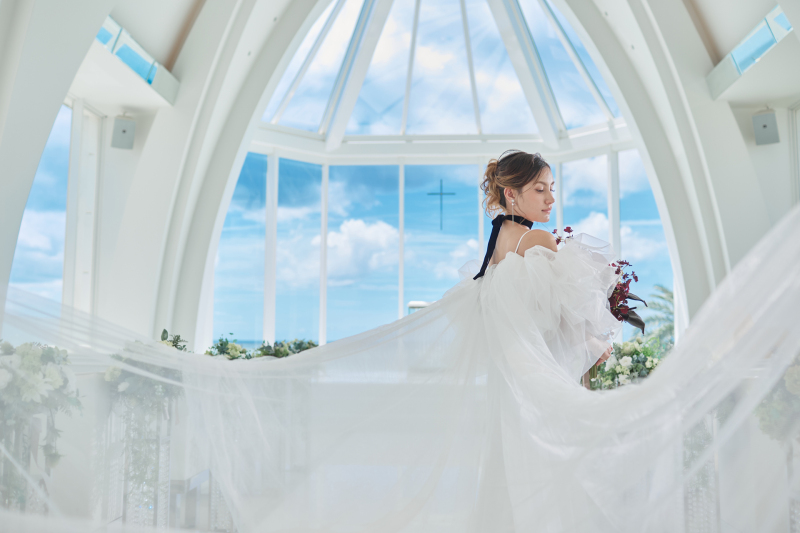 【純白のチャペルフォトプラン】ドレス・タキシード1点｜データ100カット｜ビーチ撮影つき