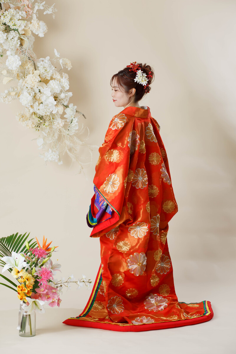 【琉装スタジオ&ドレスビーチ】沖縄の伝統と青い海をどちらも残す充実の2着フォト