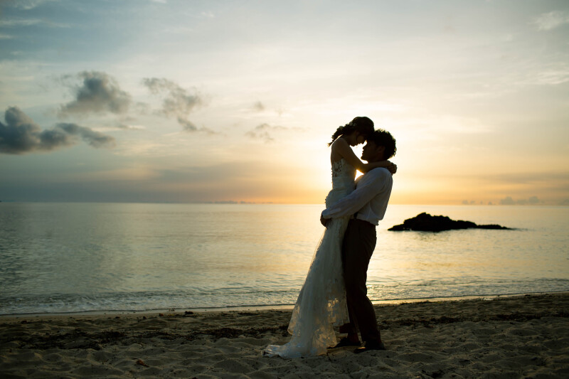 【ムービー&サンセット撮影】ドレス・タキシード1点｜データ120カット｜ビーチロケ2回